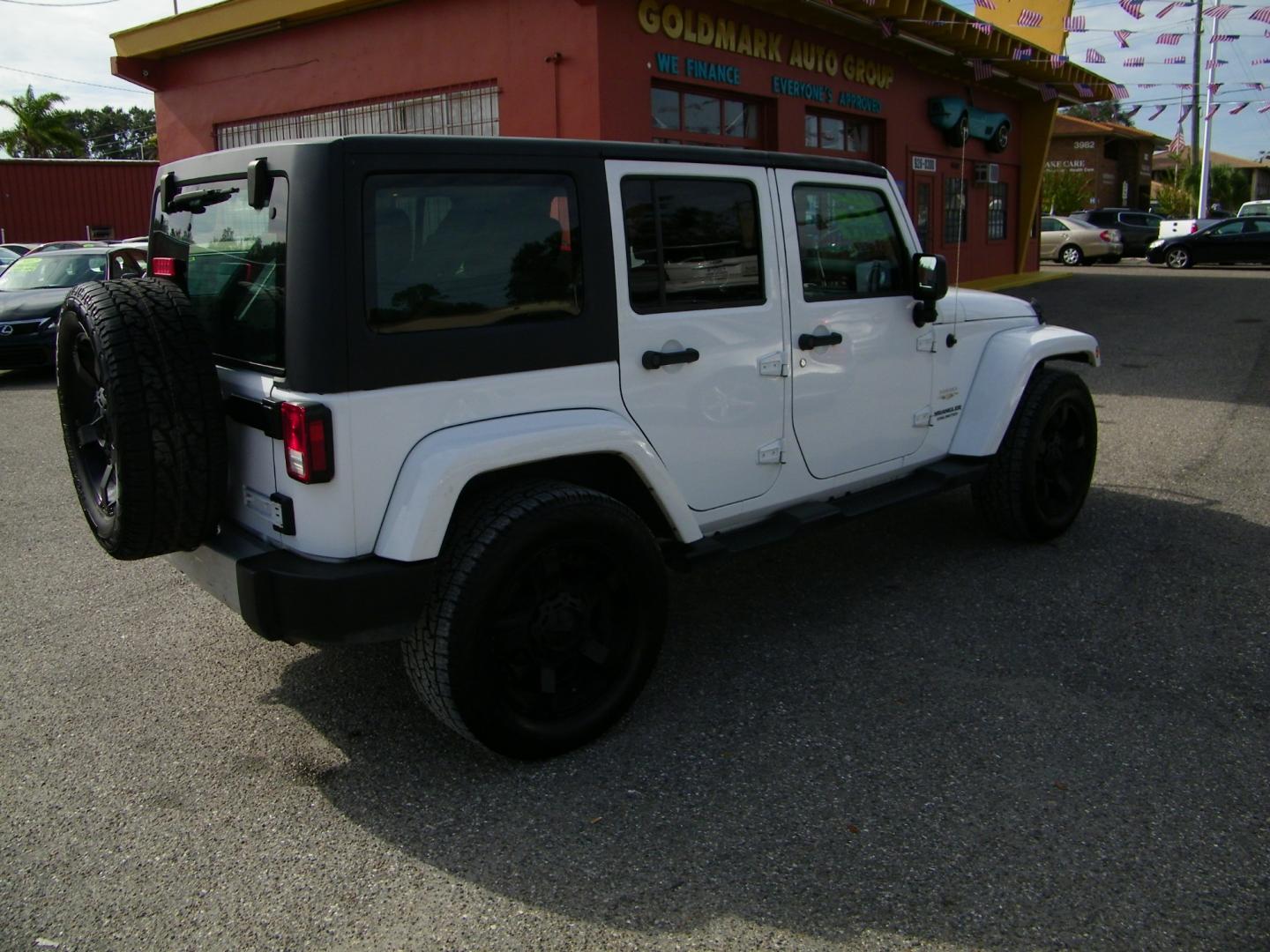 2015 White /Black Jeep Wrangler Unlimited Sahara 4WD (1C4BJWEGXFL) with an 3.6L V6 DOHC 24V FFV engine, Automatic transmission, located at 4000 Bee Ridge Road, Sarasota, FL, 34233, (941) 926-0300, 27.298664, -82.489151 - Photo#5